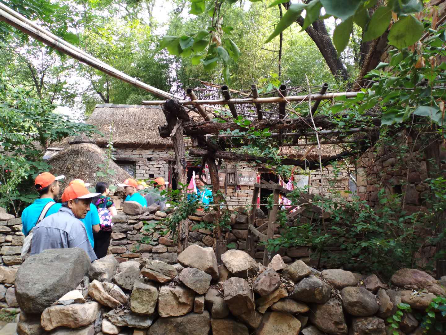 团建活动，引持环保竹泉村红石寨一日游